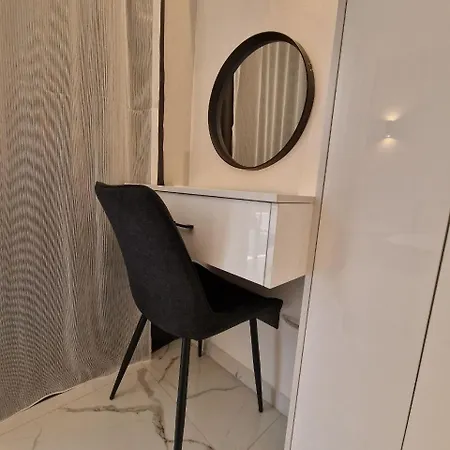 Modern Flat With Playroom! *