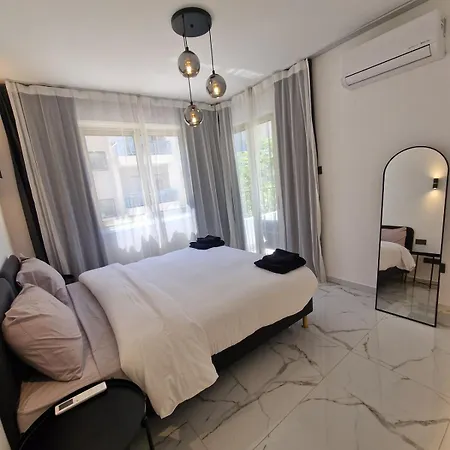 Apartment Modern Flat With Playroom!