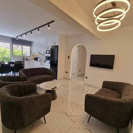 Modern Flat With Playroom! Apartment