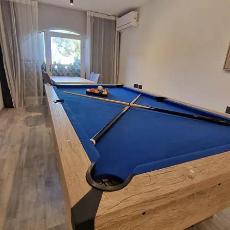 Modern Flat With Playroom!