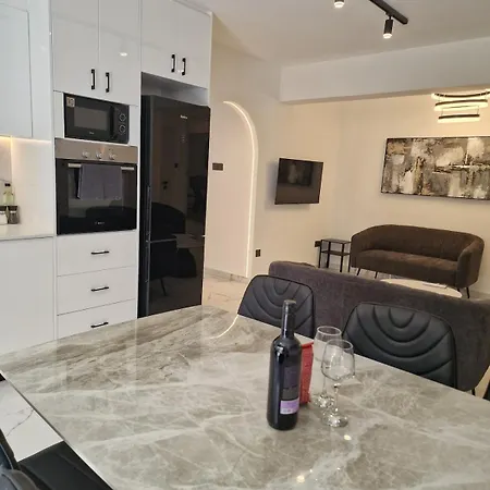 Apartment Modern Flat With Playroom!