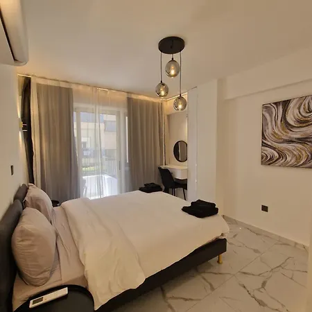 Modern Flat With Playroom! *
