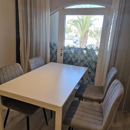 Modern Flat With Playroom! Apartment