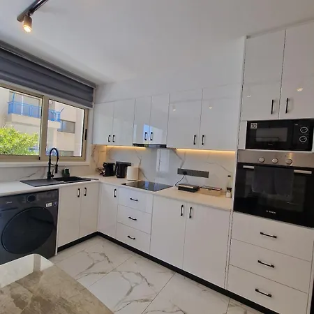 Modern Flat With Playroom! Apartment *