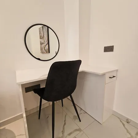 Modern Flat With Playroom!